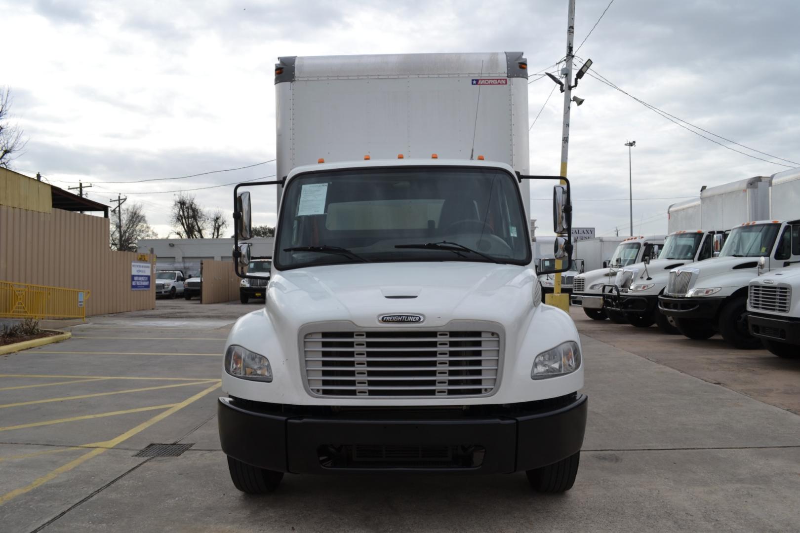 2016 WHITE /BLACK FREIGHTLINER M2-106 with an CUMMINS ISB 6.7L 240HP engine, ALLISON 2500RDS AUTOMATIC transmission, located at 9172 North Fwy, Houston, TX, 77037, (713) 910-6868, 29.887470, -95.411903 - 26,000LB GVWR NON CDL, MORGAN 26FT BOX, 13'6FT CLEARANCE, HEIGHT 103" X WIDTH 102", WALTCO 3,000LB ALUMINUM LIFT GATE, RAMP, AIR RIDE, E-TRACKS, DUAL 50 GALLON FUEL TANK, - Photo#1